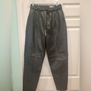 VINTAGE 80'S BLACK PLEATED LEATHER HIGH WAIST PANTS